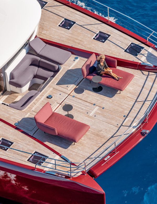 Athenian Yachts-EXTERIOR: WHERE SPACE AND LIGHT HAVE NO BOUNDARIES